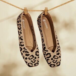 Vivaia Margot 2.0 Square Toe V-Cut Flats Dark
Leopard Print